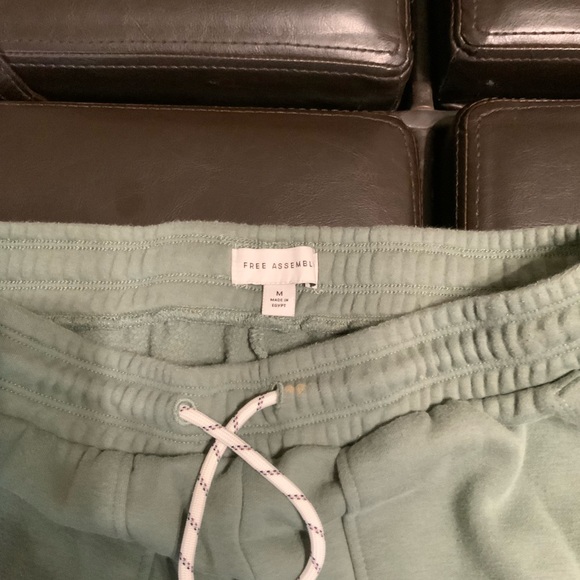 Bundle Variety 6 Pairs of Women Joggers. Size Medium - Picture 11 of 11